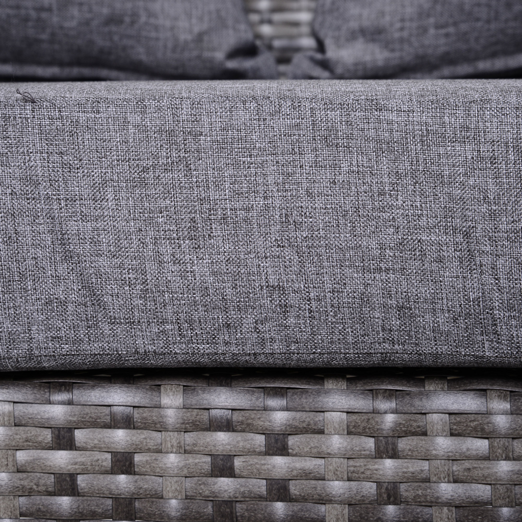 Half Moon Rattan 4-Seater Garden Set for Cosy Outdoor Lounging