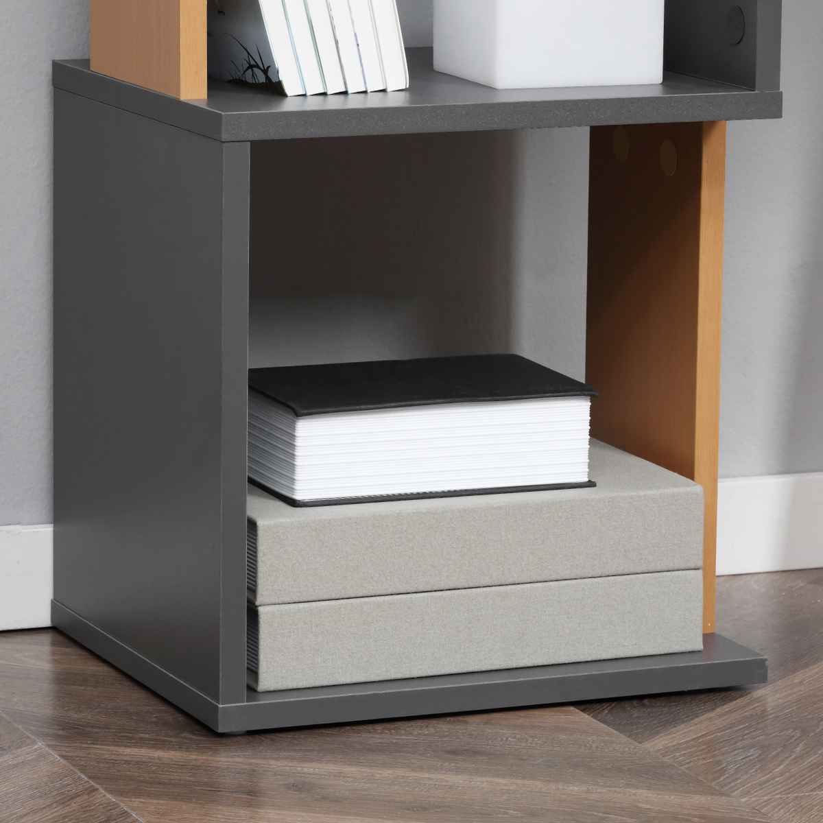 5‑tier freestanding bookshelf with open shelves.
7.png