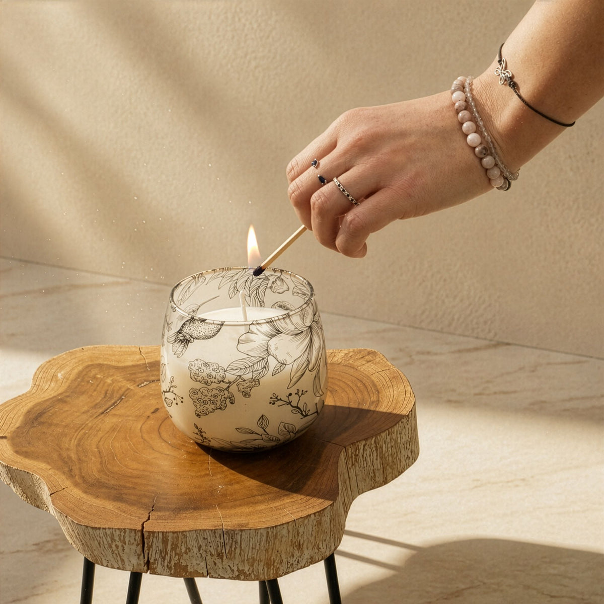 Drawn by Flame Illustrated Glass Candle – Medium – alternative view 6